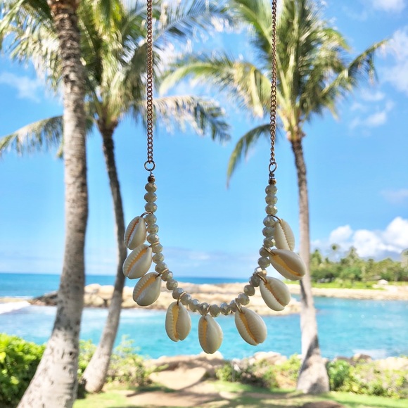 Super Cute Shell Necklace - Picture 2 of 8